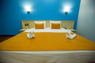 Гостиница Shine House Адлер Стандартный двухместный номер с 1 кроватью или 2 отдельными кроватями-5